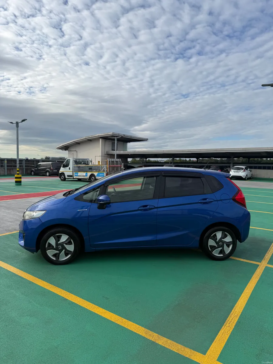 161 Honda Fit 1.5 Hybrid AUTO - LOW MILEAGE - Image 4