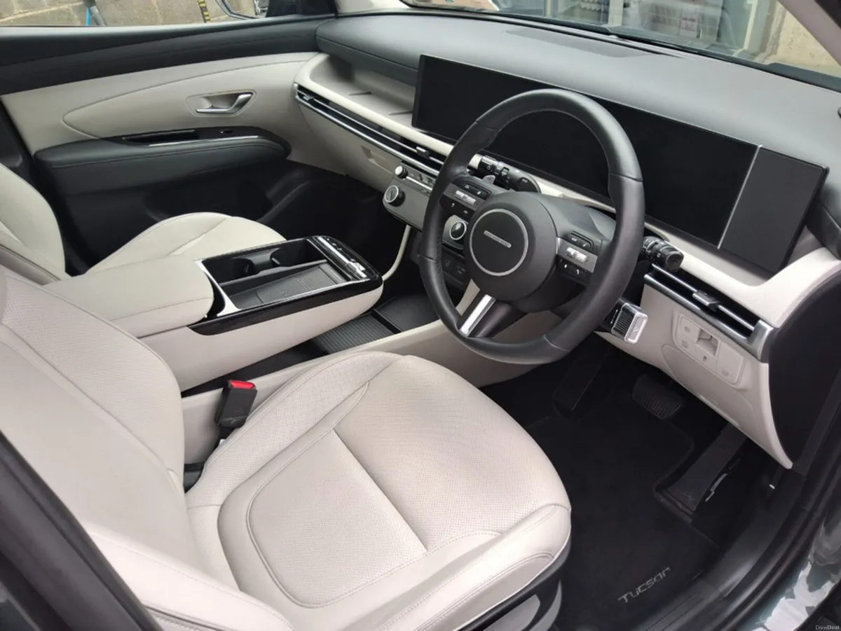 Hyundai Tucson HYBRID EXECUTIVE PLUS ** 242 MODEL - Image 6