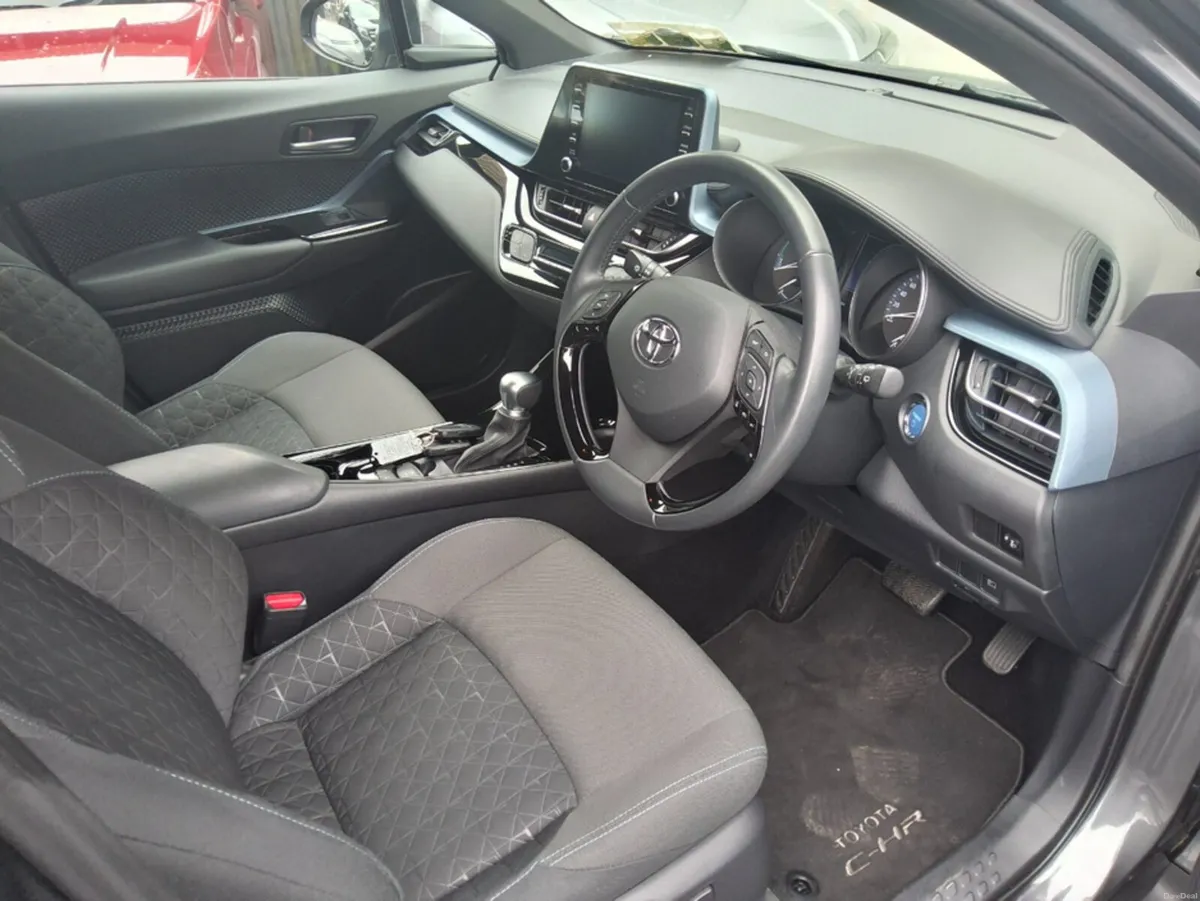 Toyota C-HR 1.8 HYBRID SPORT BI-TONE - Only 29,000 - Image 6