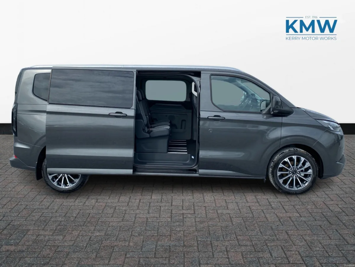 Ford Tourneo Custom Tourneo Limited 2.5 232PS PHEV - Image 4