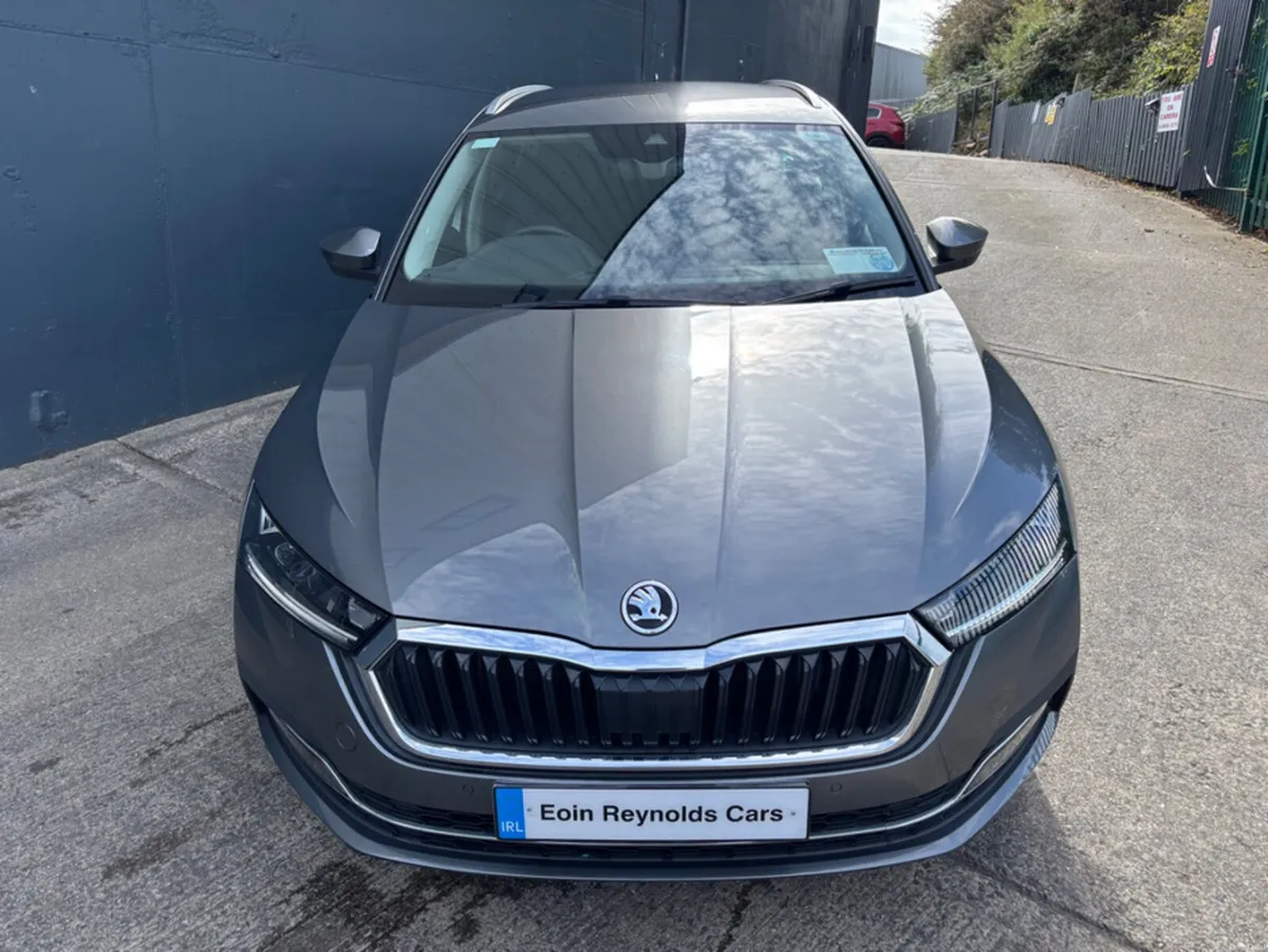 Skoda Octavia 222 STYLE 2.0 TDI 150HP DSG ESTATE H - Image 3