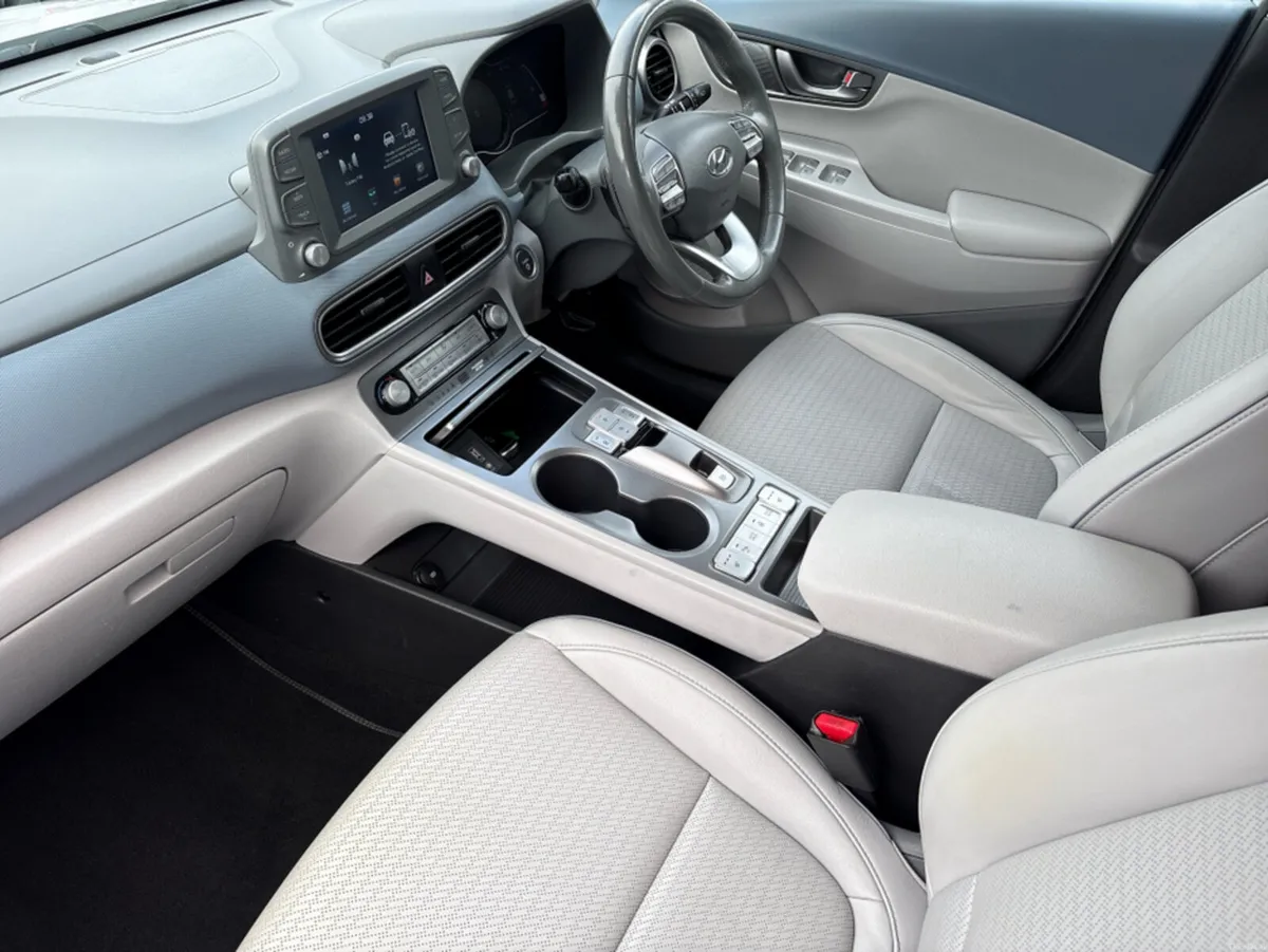 Hyundai KONA KAUAI ELECTRIC 5DR AUTO - Image 2