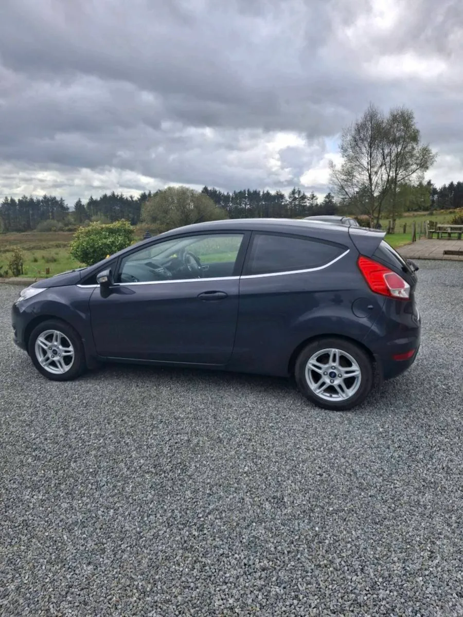 2014 Ford fiesta - Image 4
