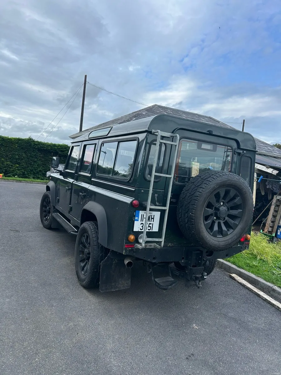 Land Rover Defender 2011 - Image 2