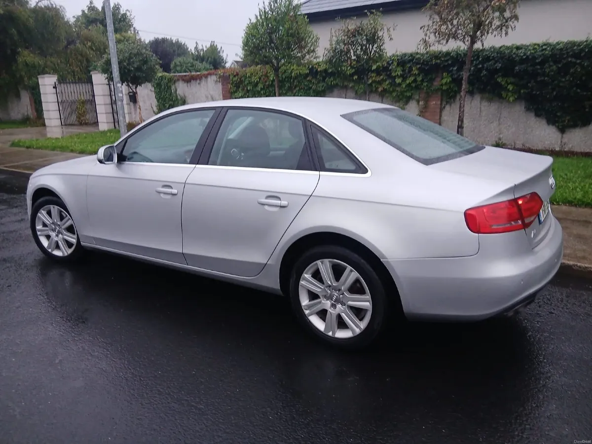 2011 AUDI A4 - Image 4