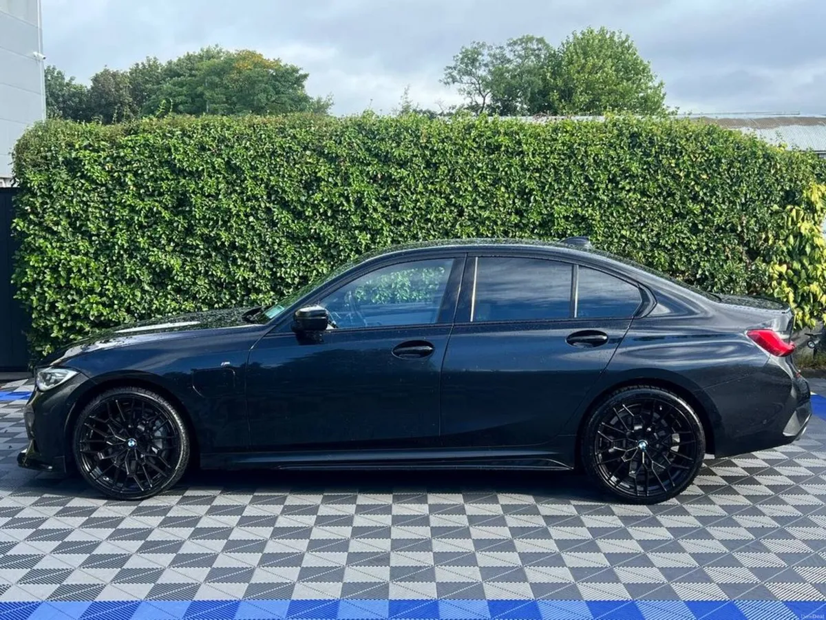 BMW 3-Series 330e M-SPORT COMPETITION 2.0 HYBRID A - Image 3