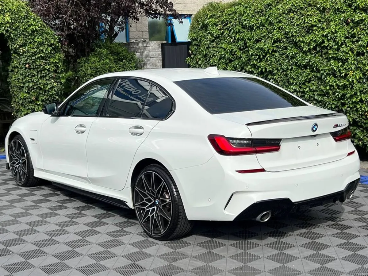 BMW 3-Series 330e M-SPORT COMPETITION 2.0 HYBRID / - Image 5