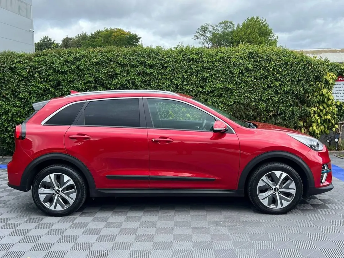 Kia e-Niro 2 EV 64KWH // SERVICE HISTORY // HALF L - Image 2