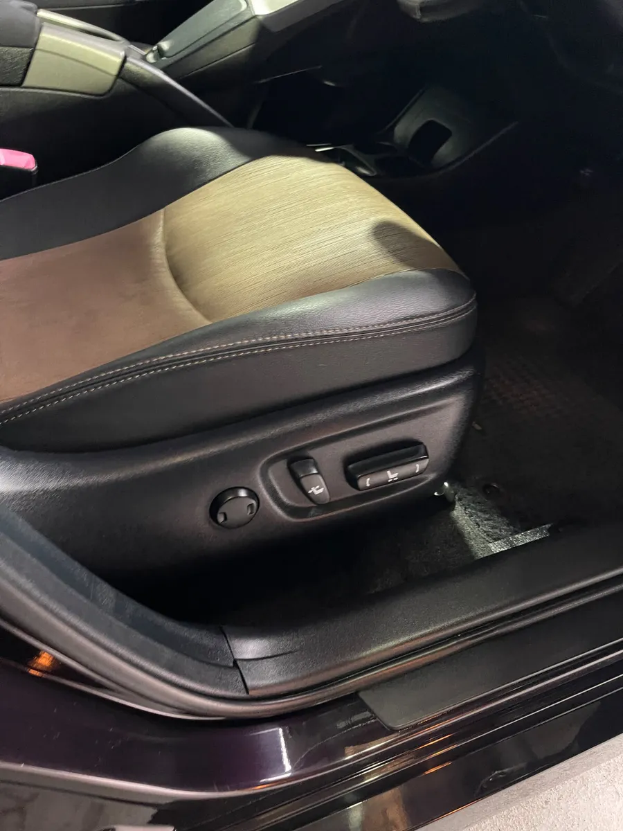 2012 Toyota Prius hybrid leather spec - Image 6