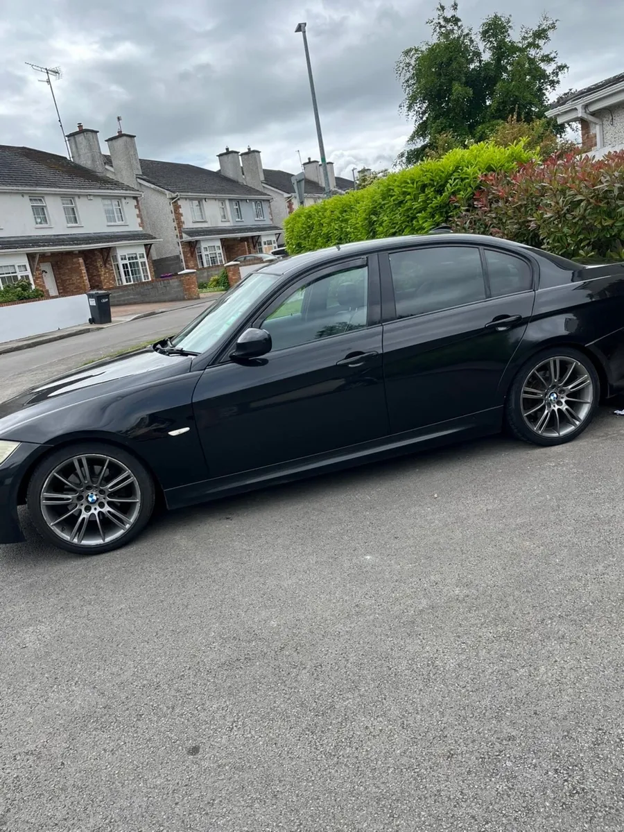 BMW 3-Series 2011 - Image 3