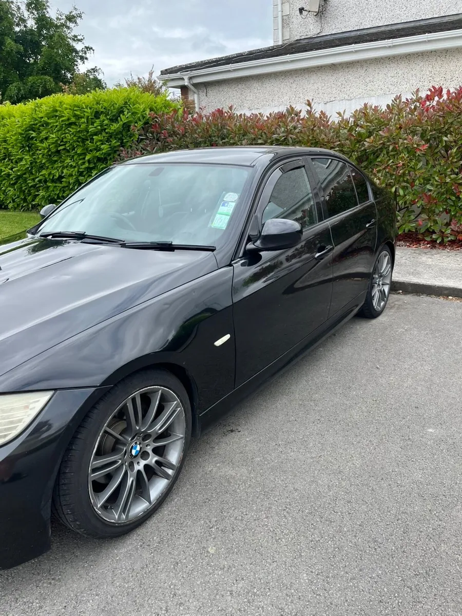 BMW 3-Series 2011 - Image 4