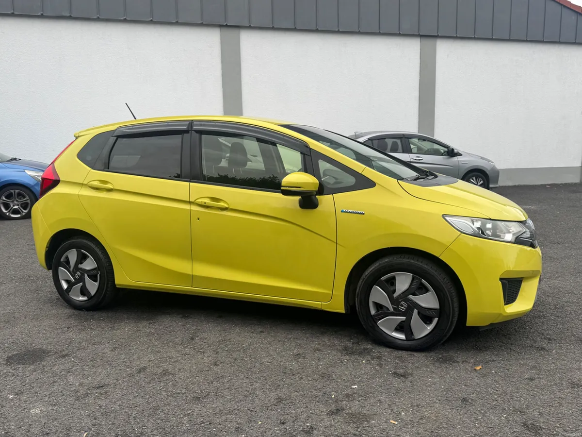 Honda Fit 2015 Hybrid 1.5 - Image 4