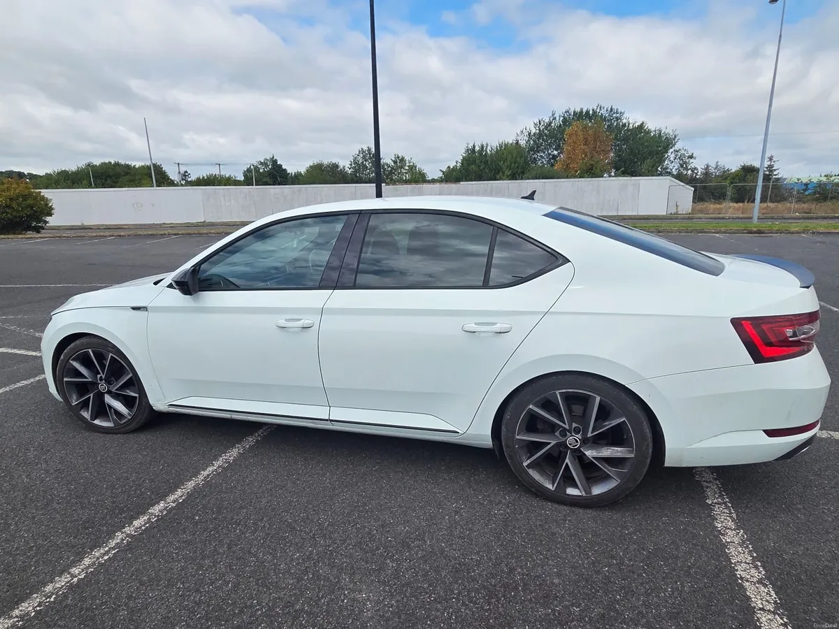 Skoda Superb 2017 - Image 2