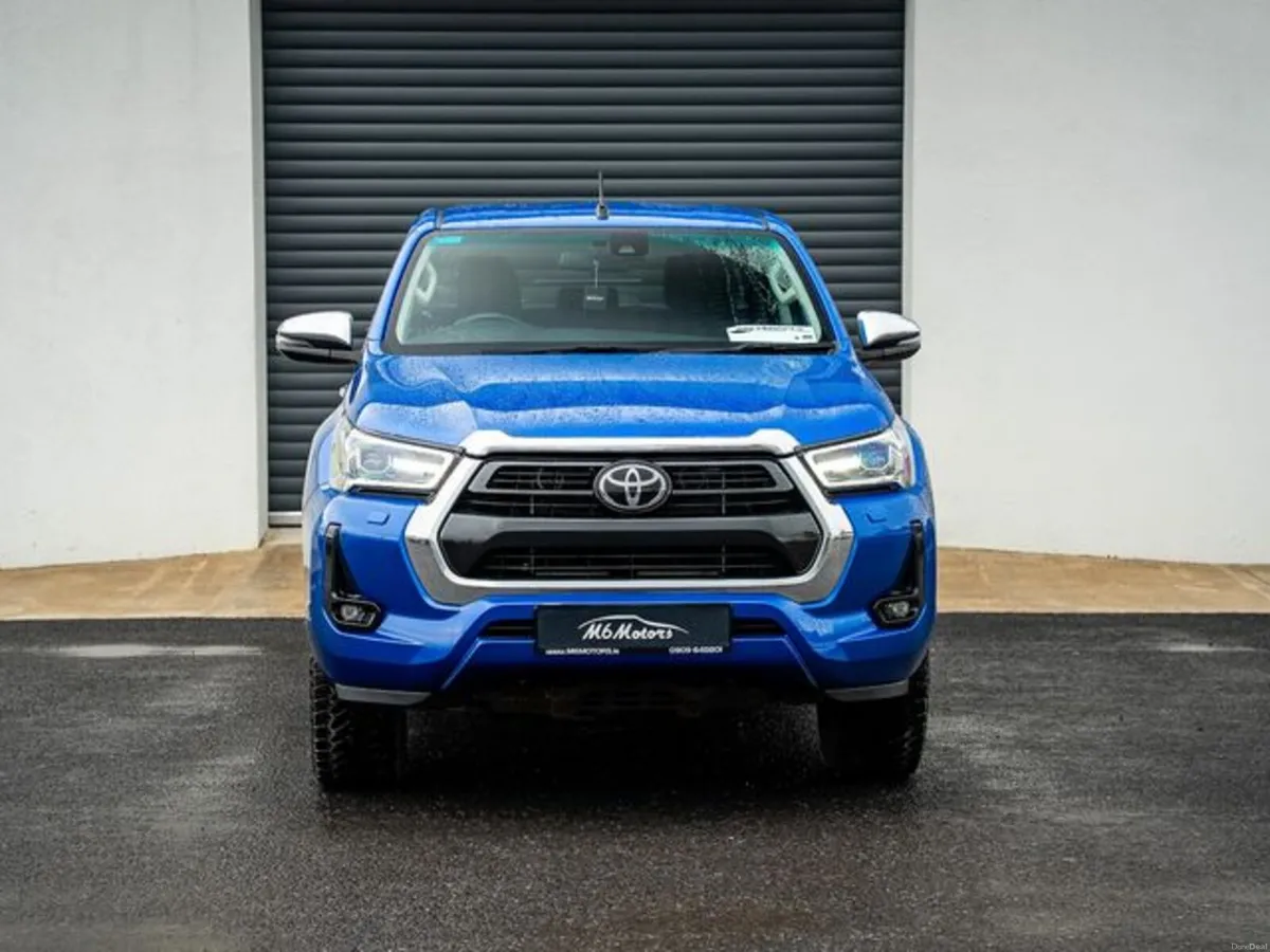 Toyota Hilux INVINCIBLE 4WD D-4D Auto - Image 2