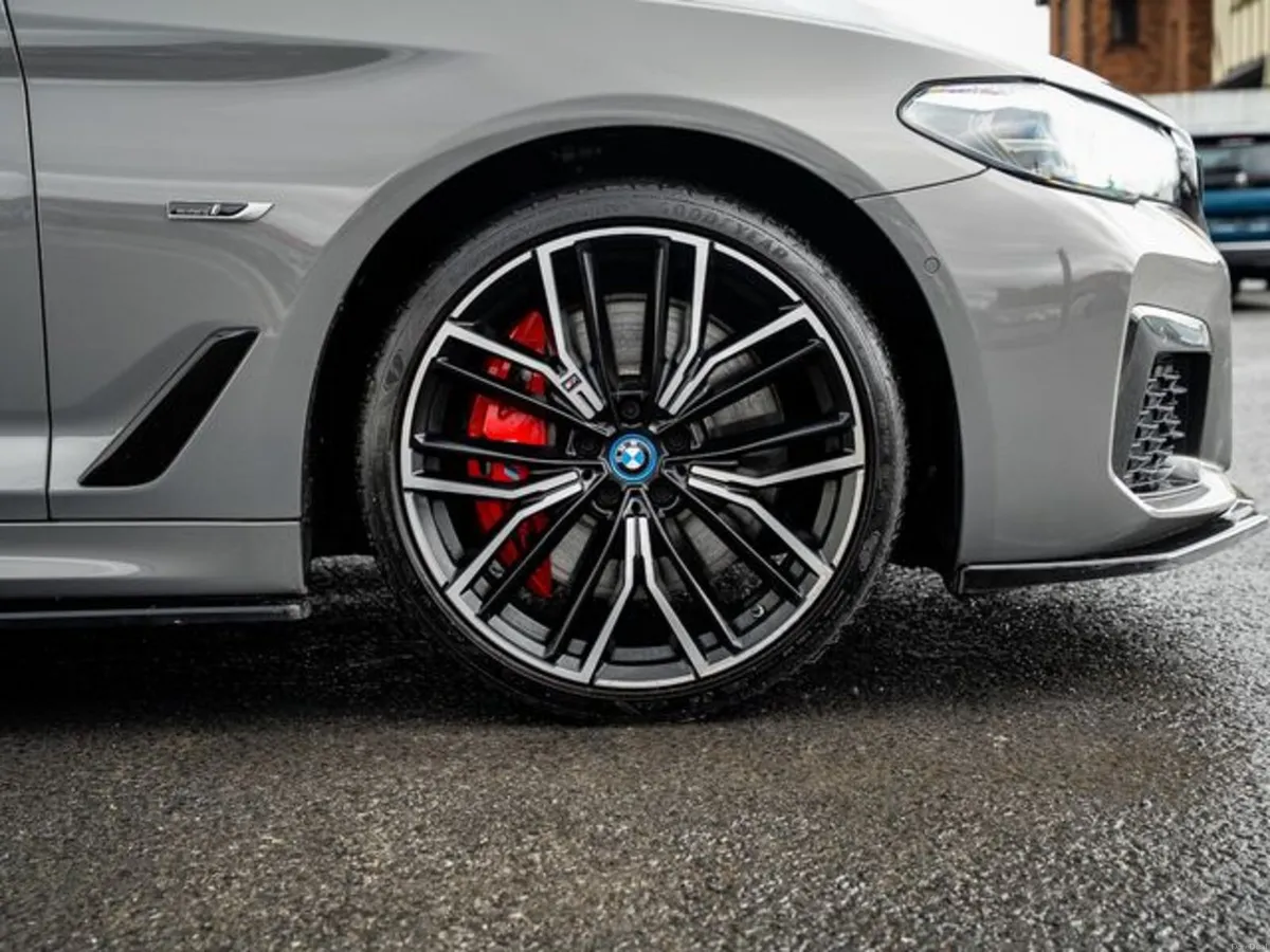 BMW 5-Series 545E Xdrive M Sport *SUNROOF, PRO /TE - Image 4