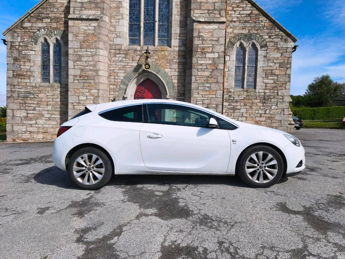 Opel Astra GTC Sri - Image 3