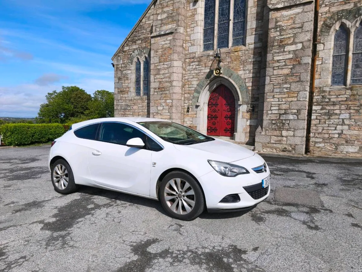 Opel Astra GTC Sri - Image 1
