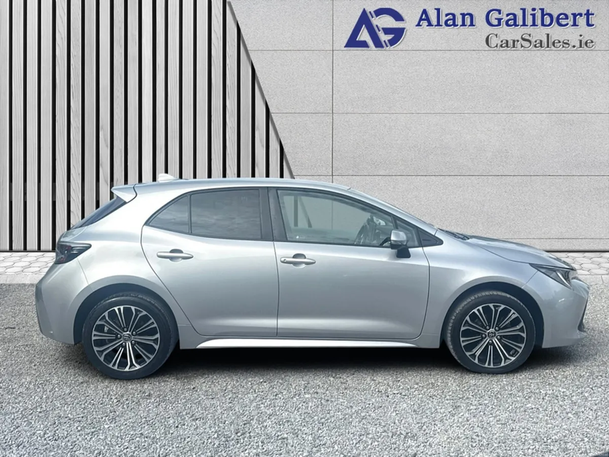 Toyota Corolla SOL AUTO HYBRID TOP SPEC HEATED SEA - Image 3