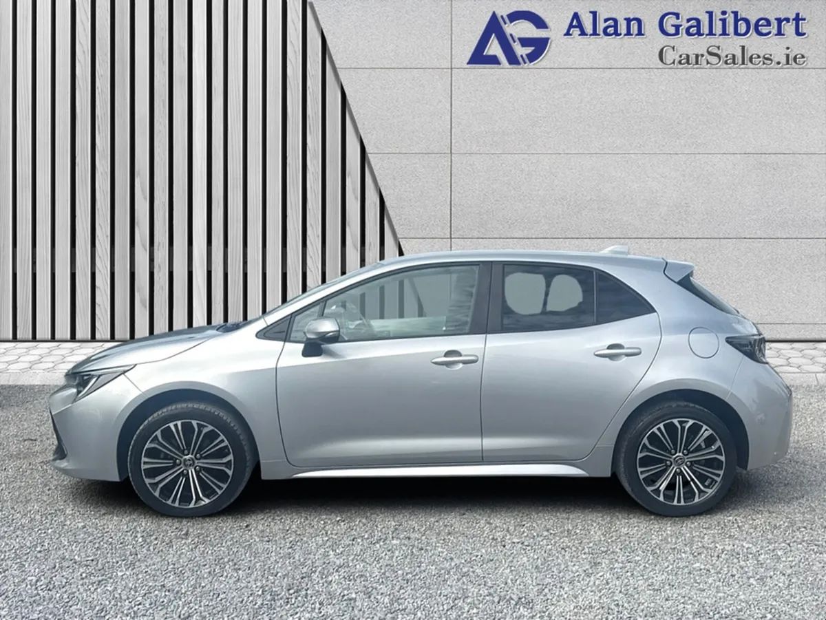 Toyota Corolla SOL AUTO HYBRID TOP SPEC HEATED SEA - Image 5