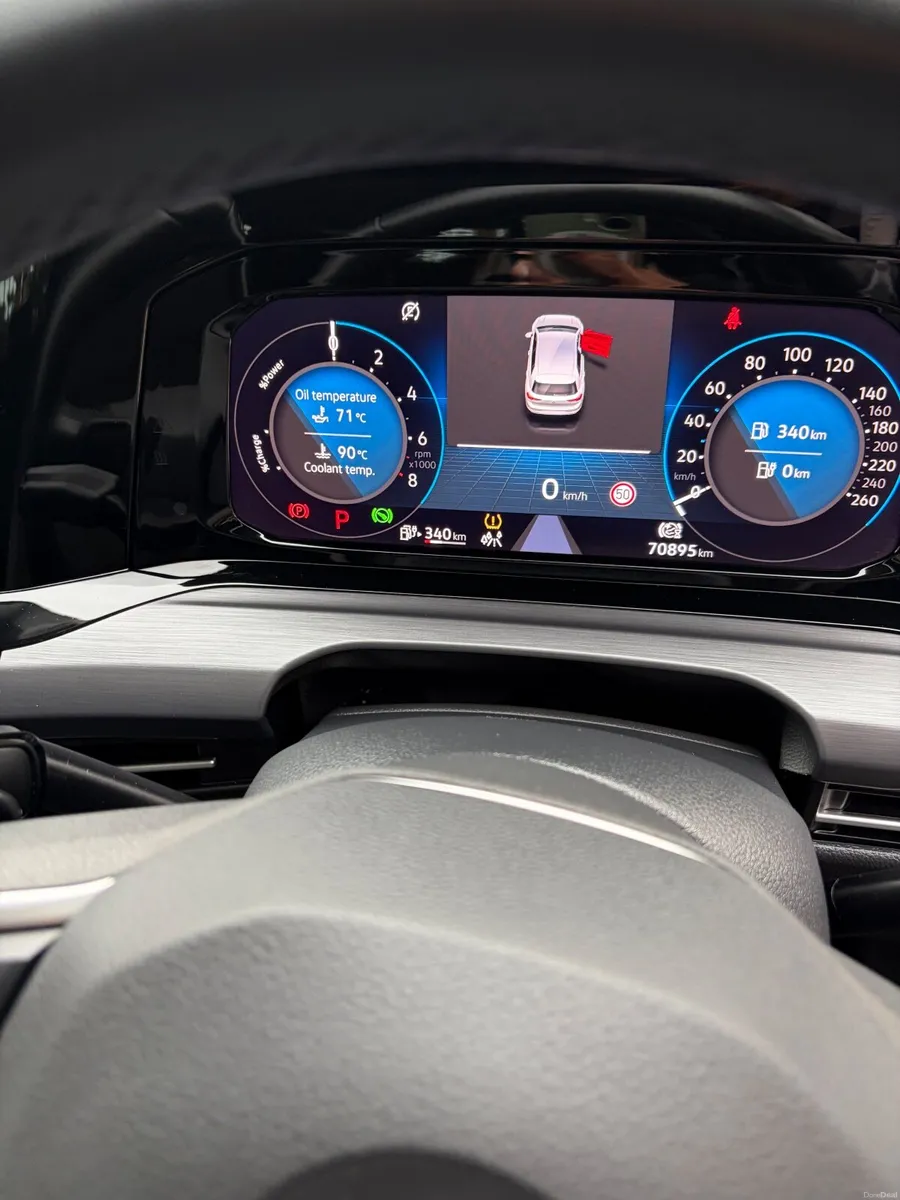 Volkswagen Golf 2023 1.4L eHybrid Style - Image 3