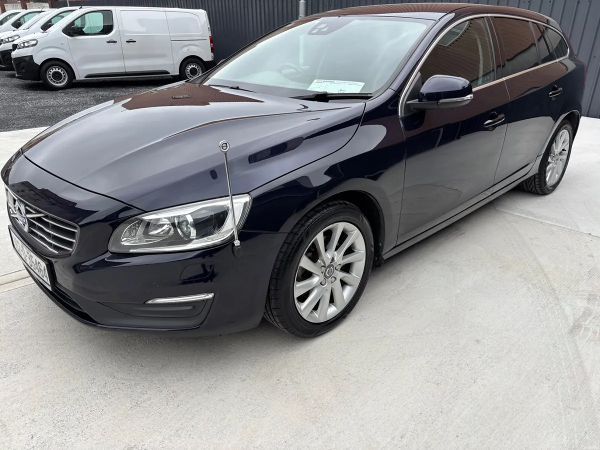 2016 Volvo V60 T3(152 HP) GEARTRONIC  SE - Image 2