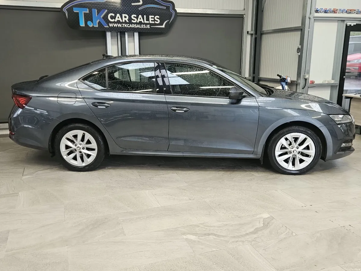 22 SKODA OCTAVIA AMBITION 2.0 DIESEL - Image 2