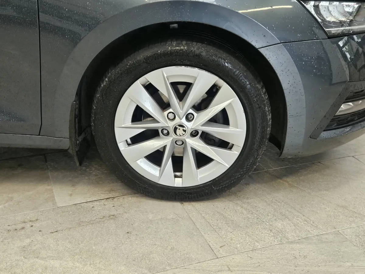 22 SKODA OCTAVIA AMBITION 2.0 DIESEL - Image 6