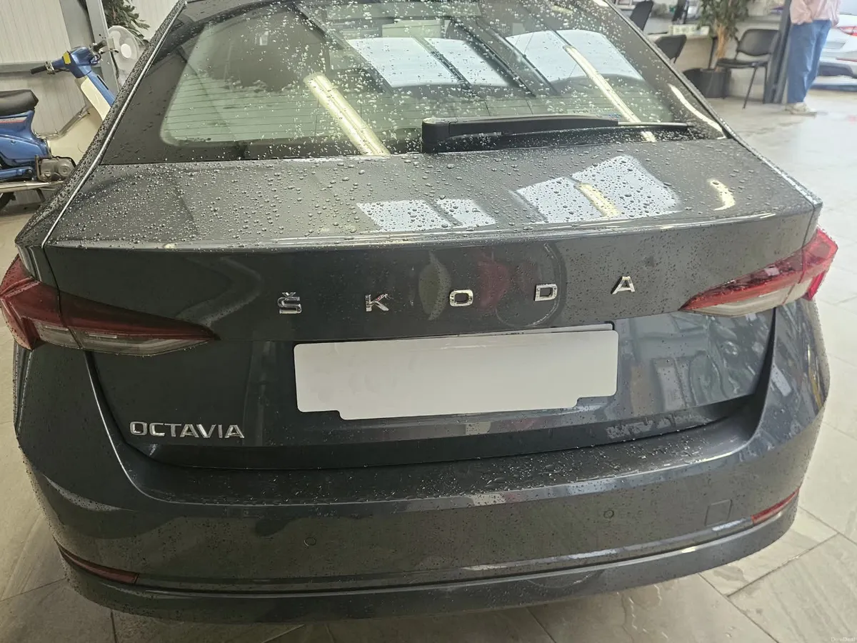 22 SKODA OCTAVIA AMBITION 2.0 DIESEL - Image 4