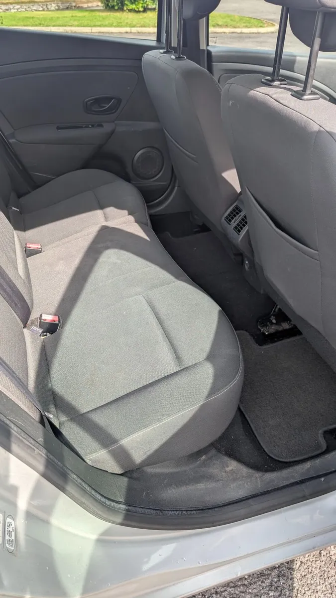 Renault Fluence 2011 - Image 6