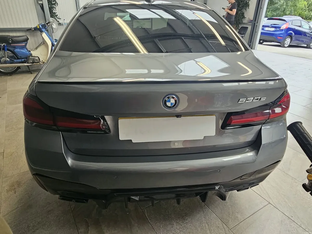 22 BMW 530 E M-SPORT HYBRID - Image 5