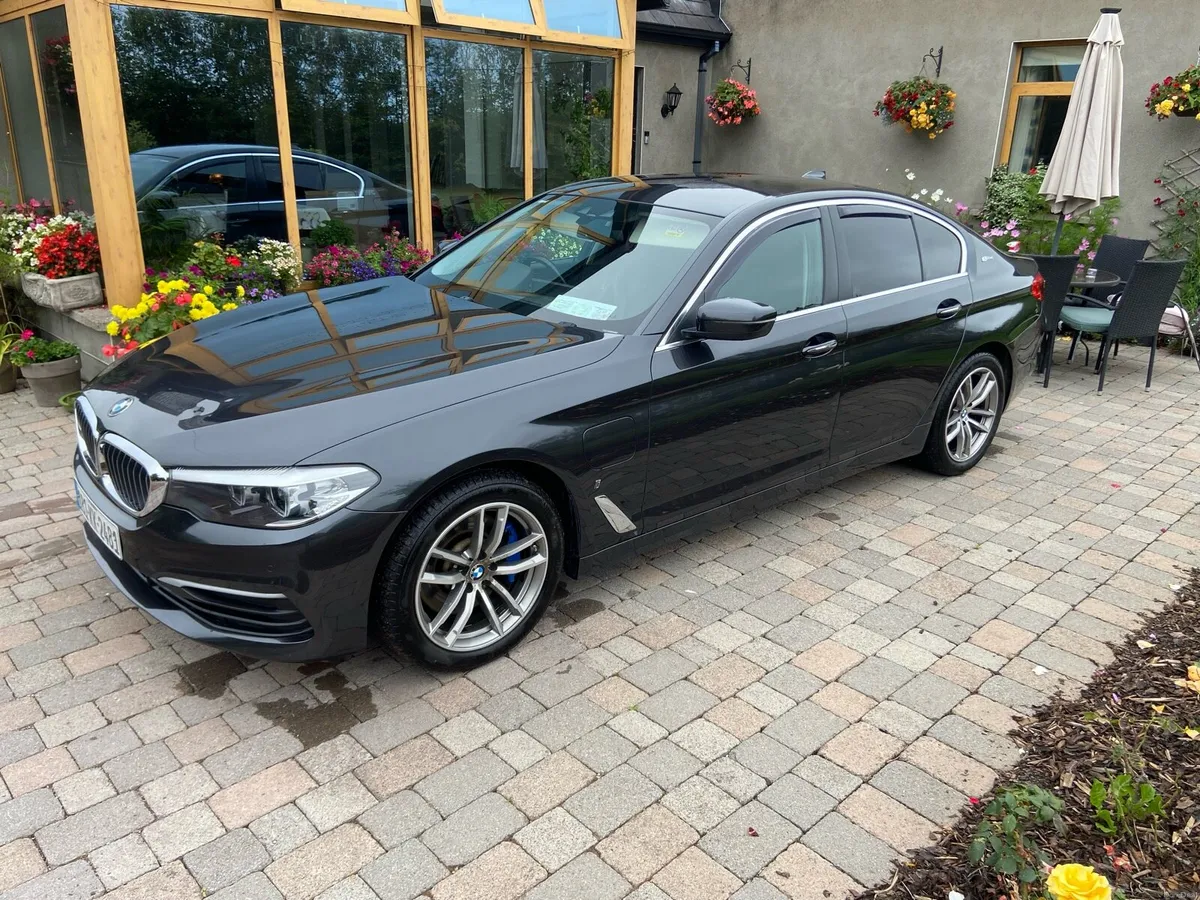 BMW 530E 2018 - Image 1
