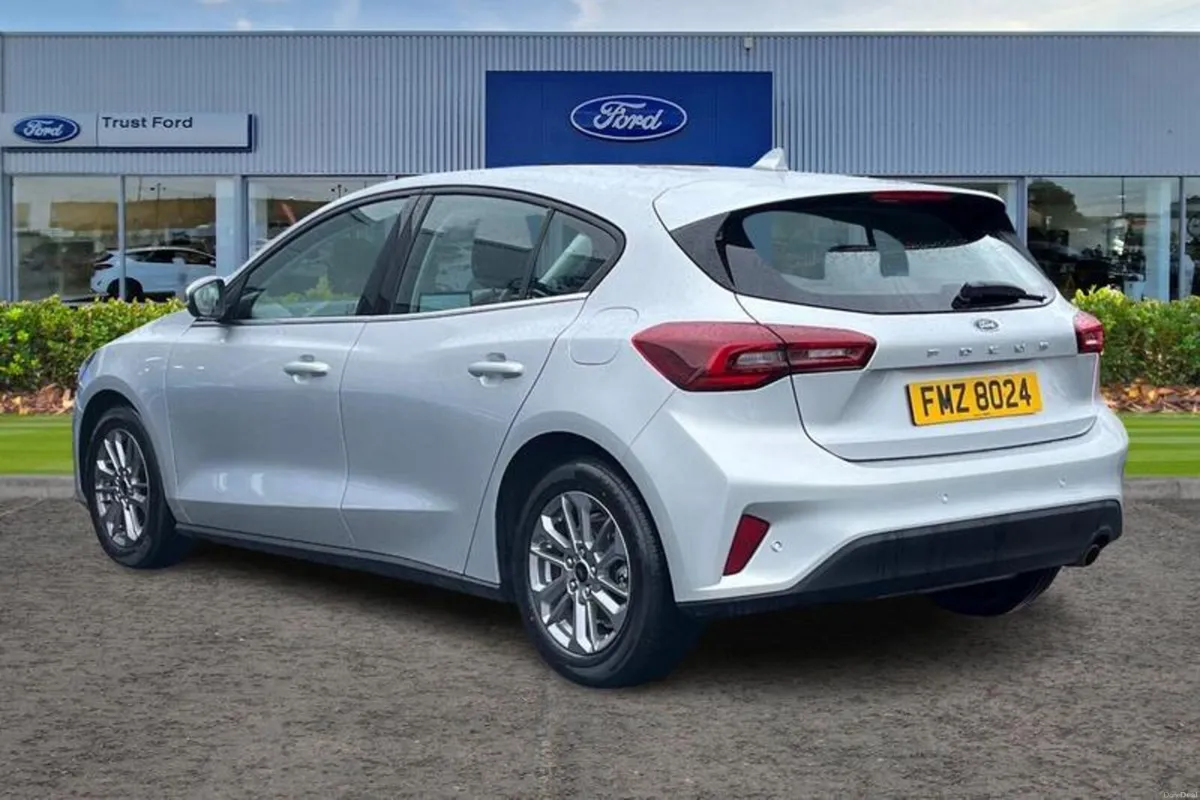 Ford Focus 1.0 EcoBoost Hybrid mHEV Titanium 5dr * - Image 2