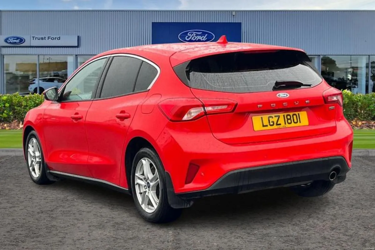 Ford Focus 1.0T EcoBoost Zetec Hatchback 5dr Petro - Image 2