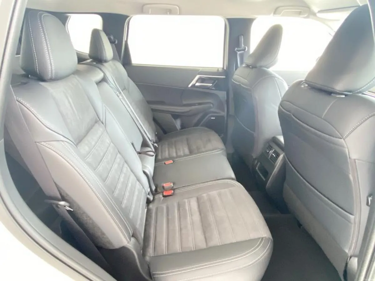 Mitsubishi Outlander 2.4 PHEV Nativa 5dr Auto - Image 5