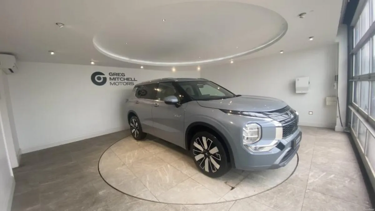 Mitsubishi Outlander 2.4 PHEV Diamond 5dr Auto - Image 2