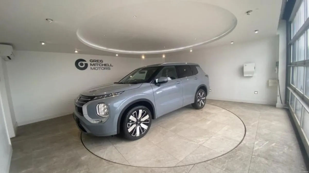 Mitsubishi Outlander 2.4 PHEV Diamond 5dr Auto - Image 4