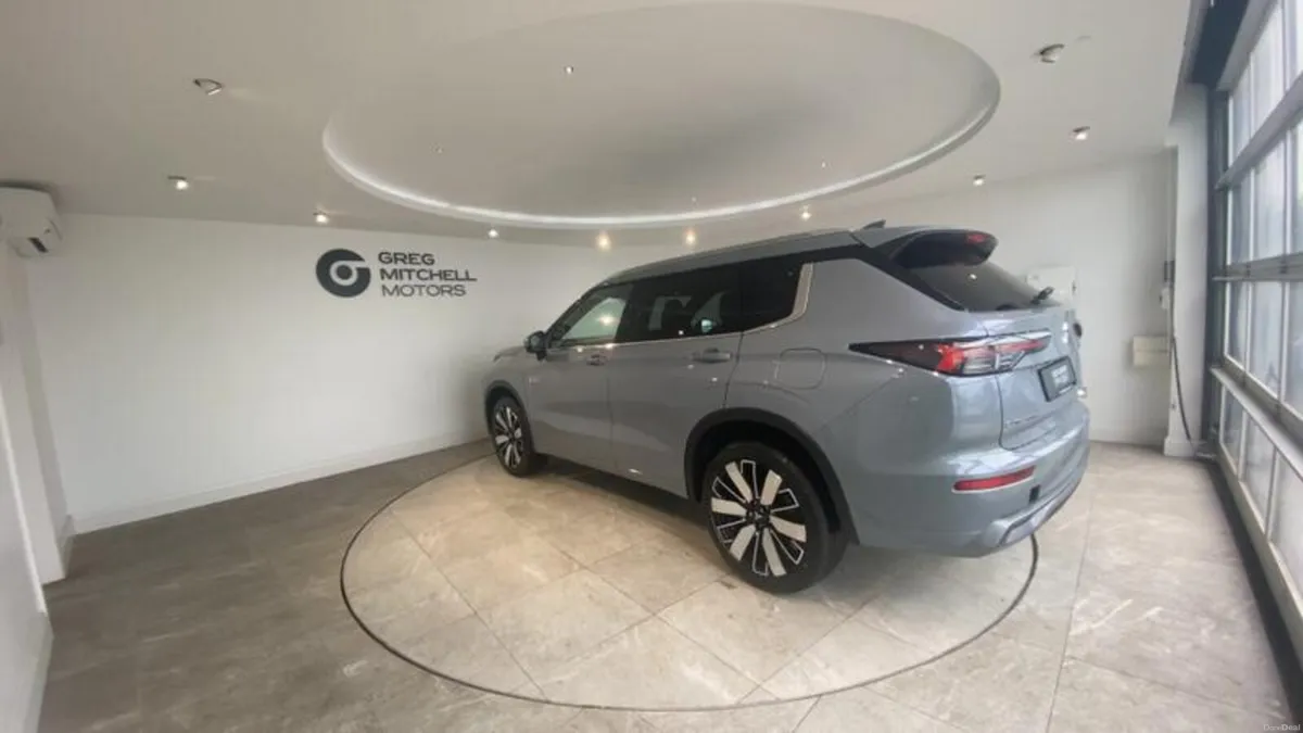 Mitsubishi Outlander 2.4 PHEV Diamond 5dr Auto - Image 6