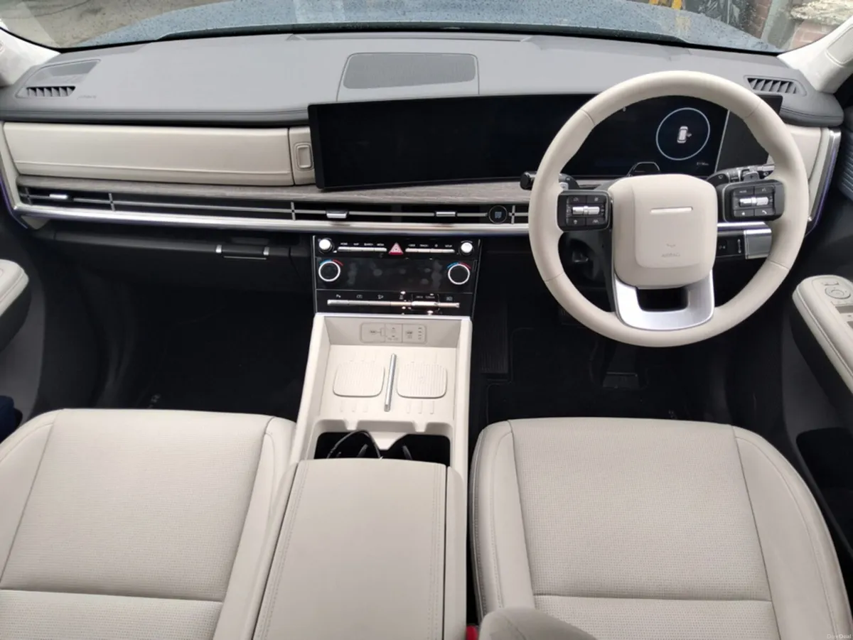 Hyundai Santa Fe PREMIUM PHEV ** Only 3000km ** - Image 5