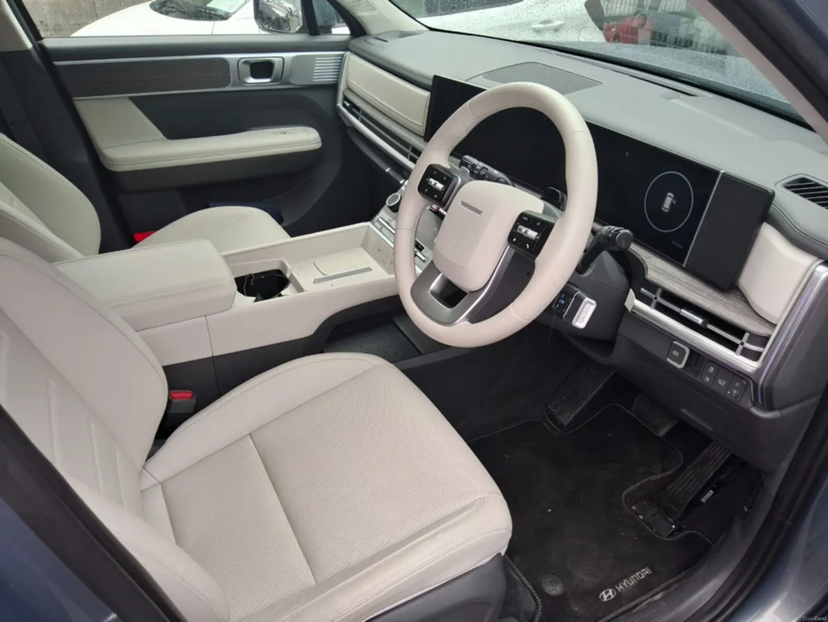 Hyundai Santa Fe PREMIUM PHEV ** Only 3000km ** - Image 6