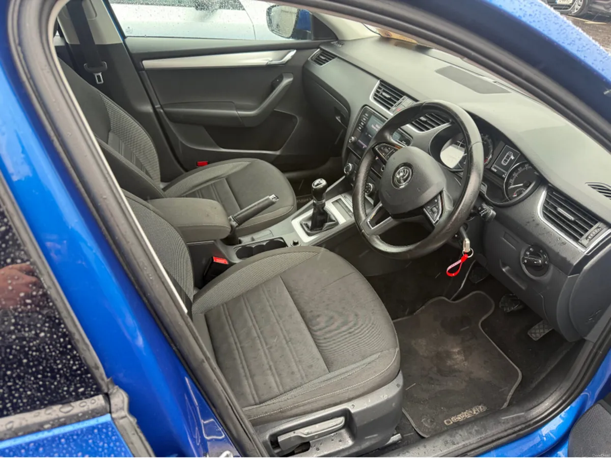 Skoda Octavia AMBITION 1.6 TDI 115HP 4DR  * REVERS - Image 6