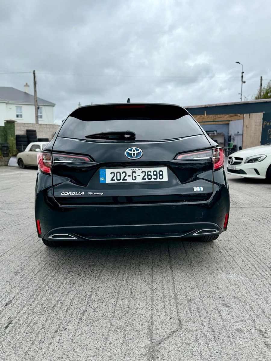 2020 Toyota Corolla Touring Hybrid - Image 4