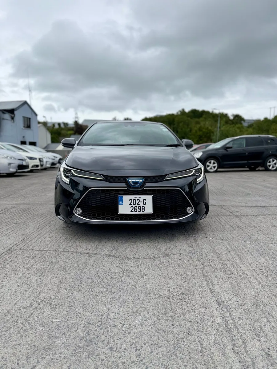 2020 Toyota Corolla Touring Hybrid - Image 2