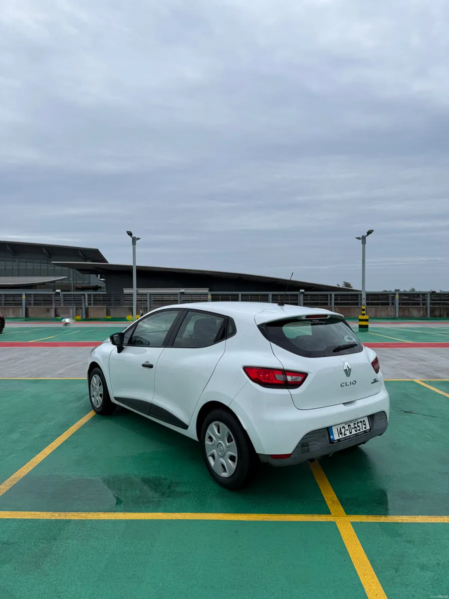 142 Renault Clio 1.2 Petrol - VERY LOW MILEAGE - Image 5