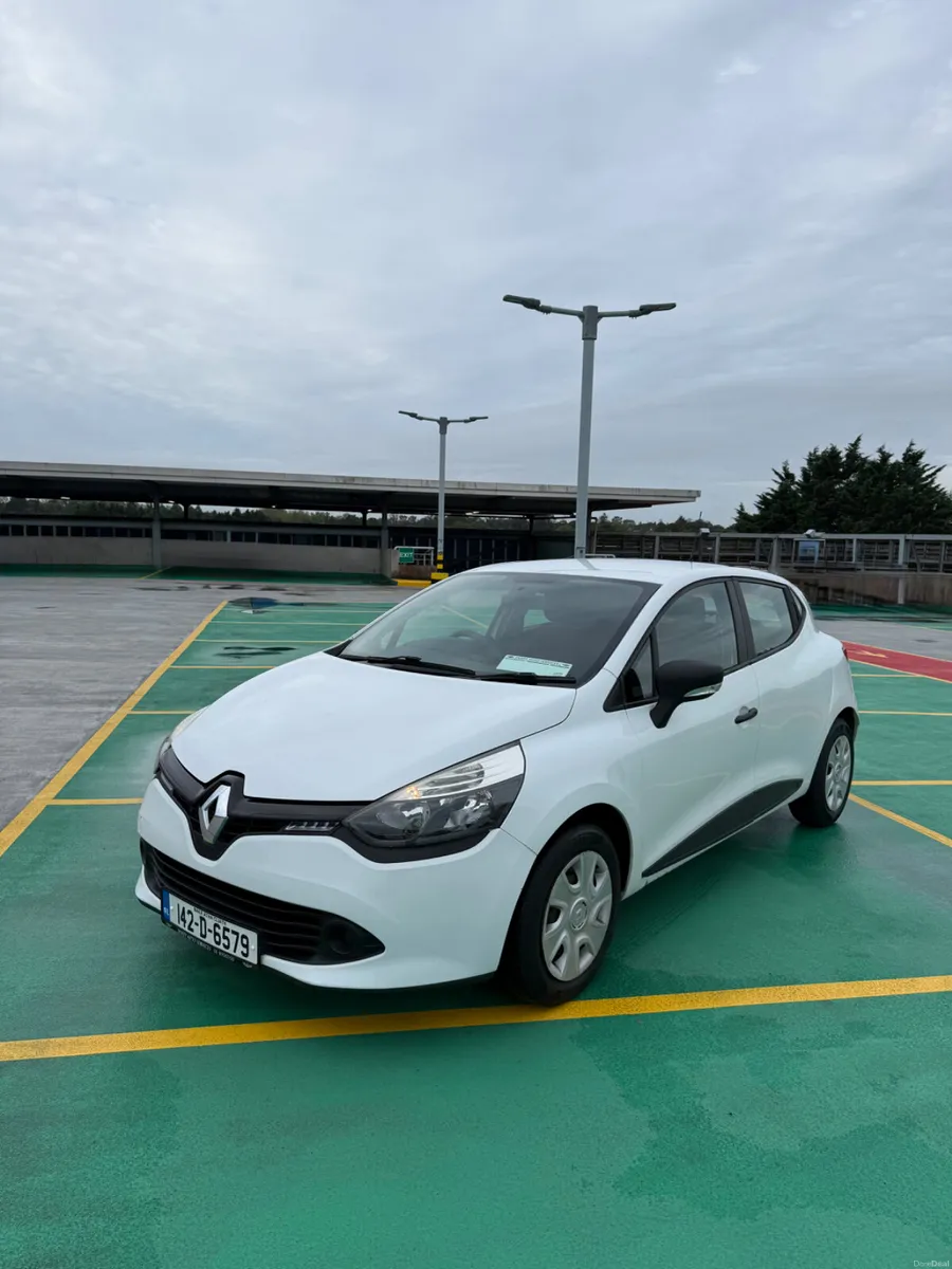 142 Renault Clio 1.2 Petrol - VERY LOW MILEAGE - Image 3