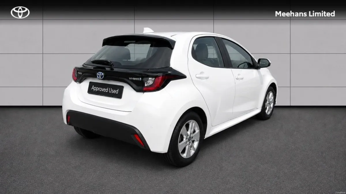 Toyota Yaris YARIS 1.5 HYBRID LUNA - Image 2