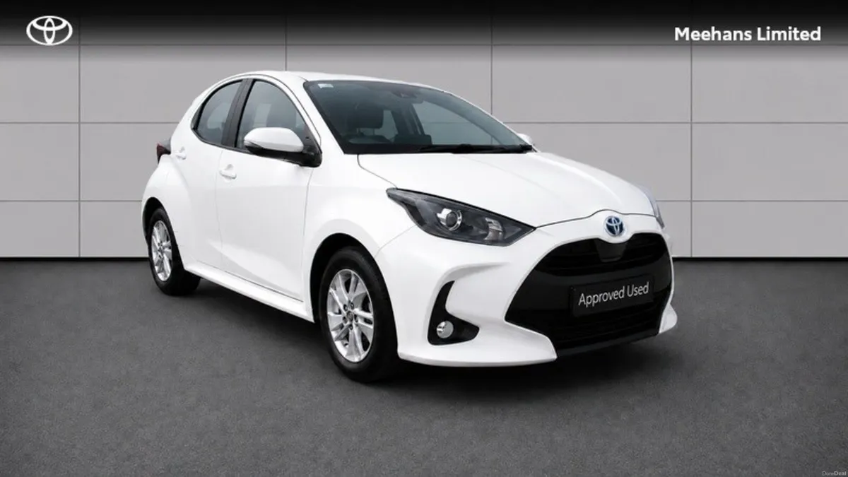 Toyota Yaris YARIS 1.5 HYBRID LUNA - Image 1