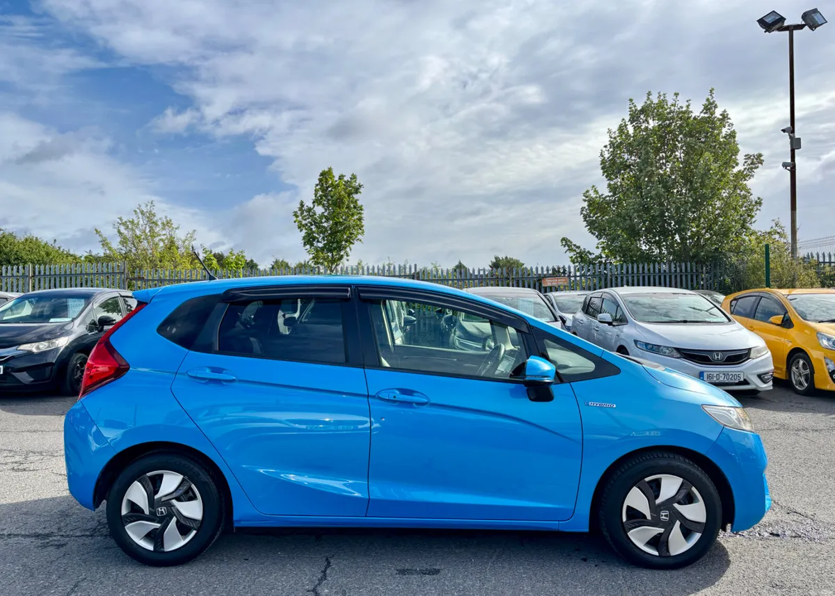 HONDA FIT 2014  (1.5, HYBRID) - Image 4