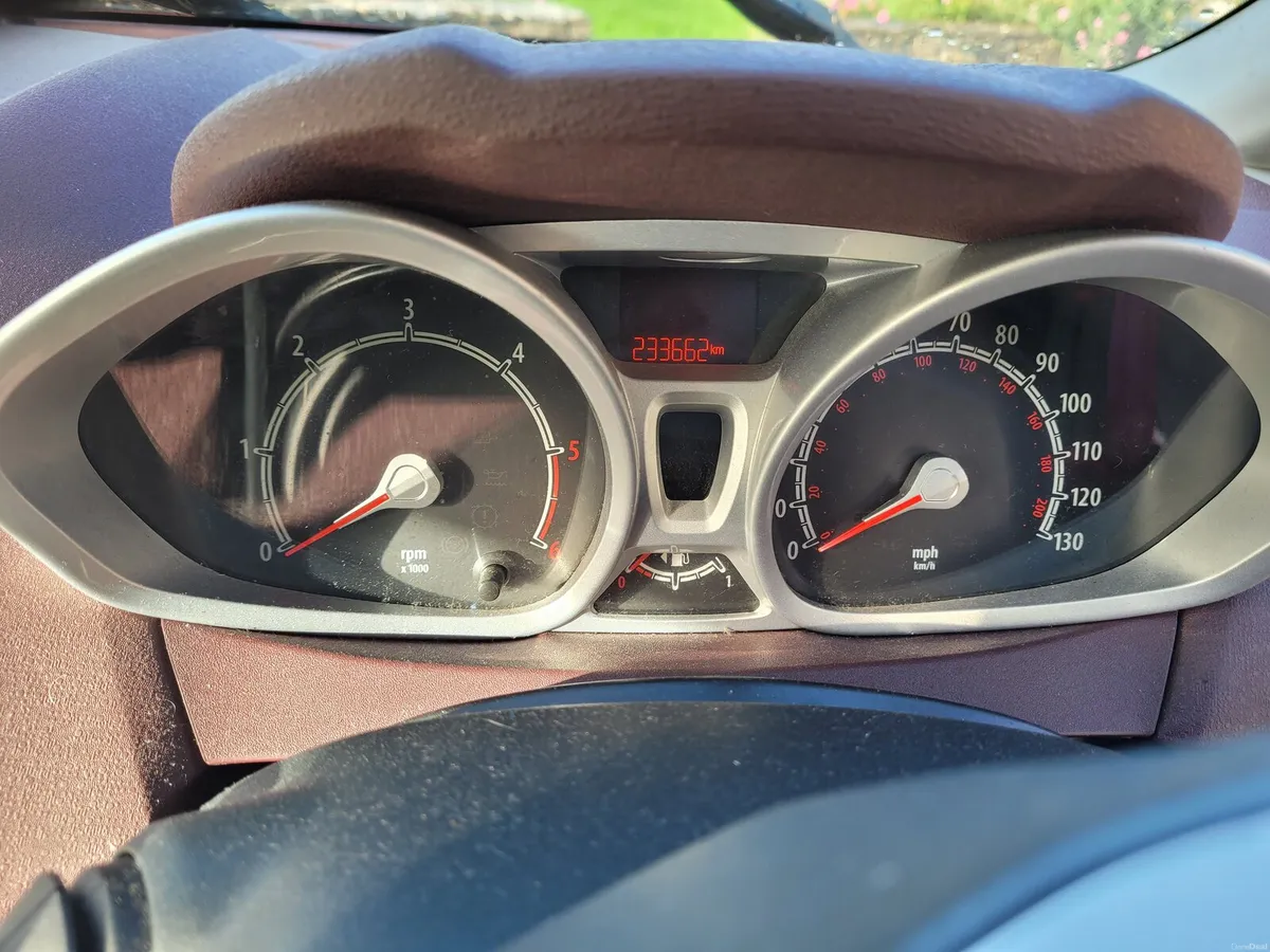 Ford Fiesta 2009 - Image 2