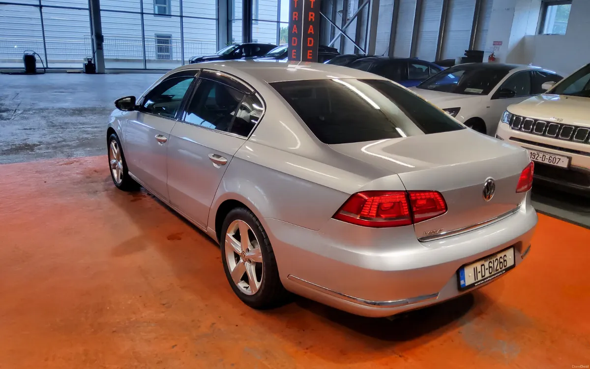 Volkswagen Passat 2011 - Image 5