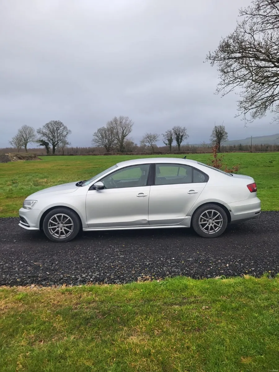 Volkswagen Jetta 2016 - Image 3